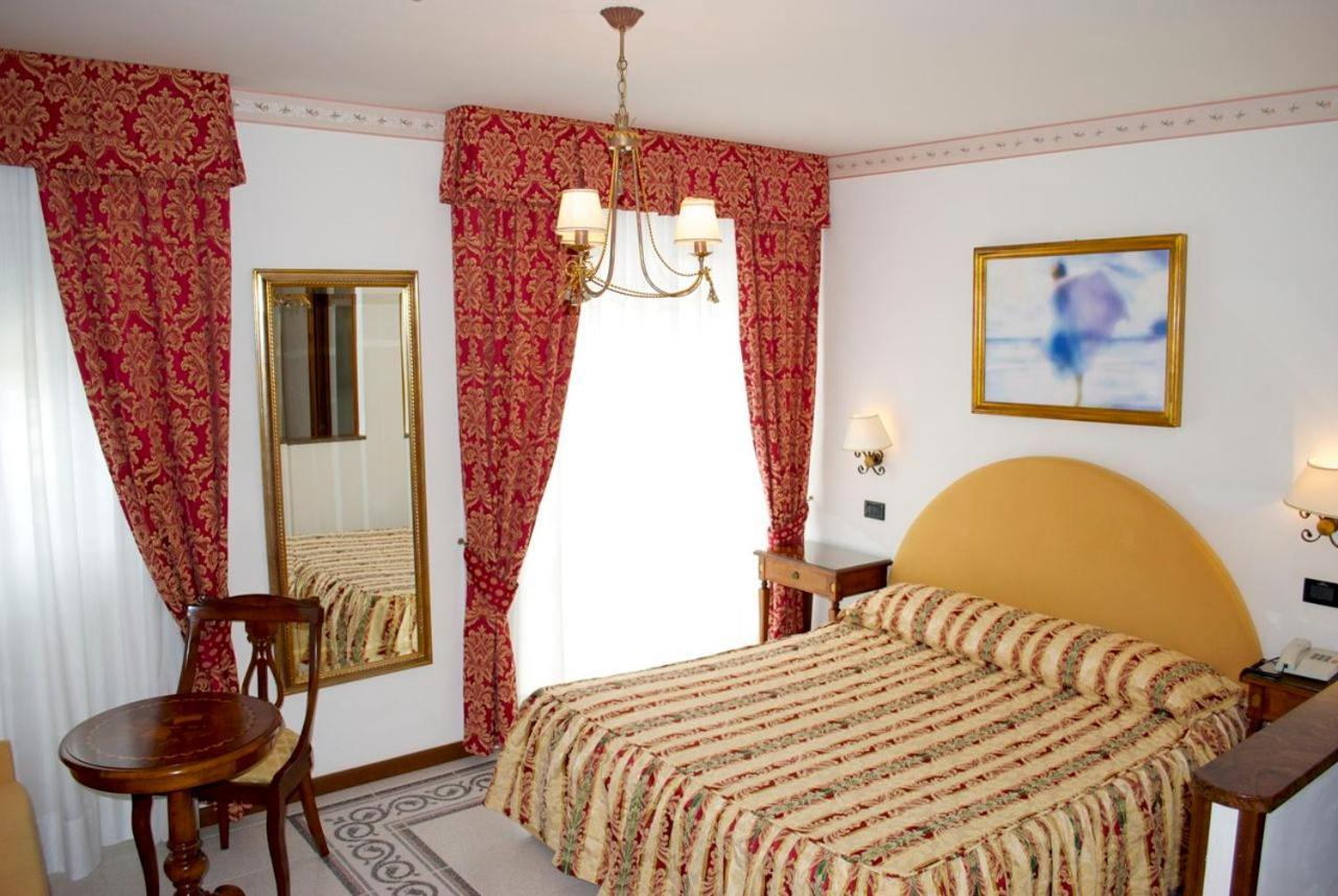 Hotel Miramare Линьяно-Саббьядоро Экстерьер фото