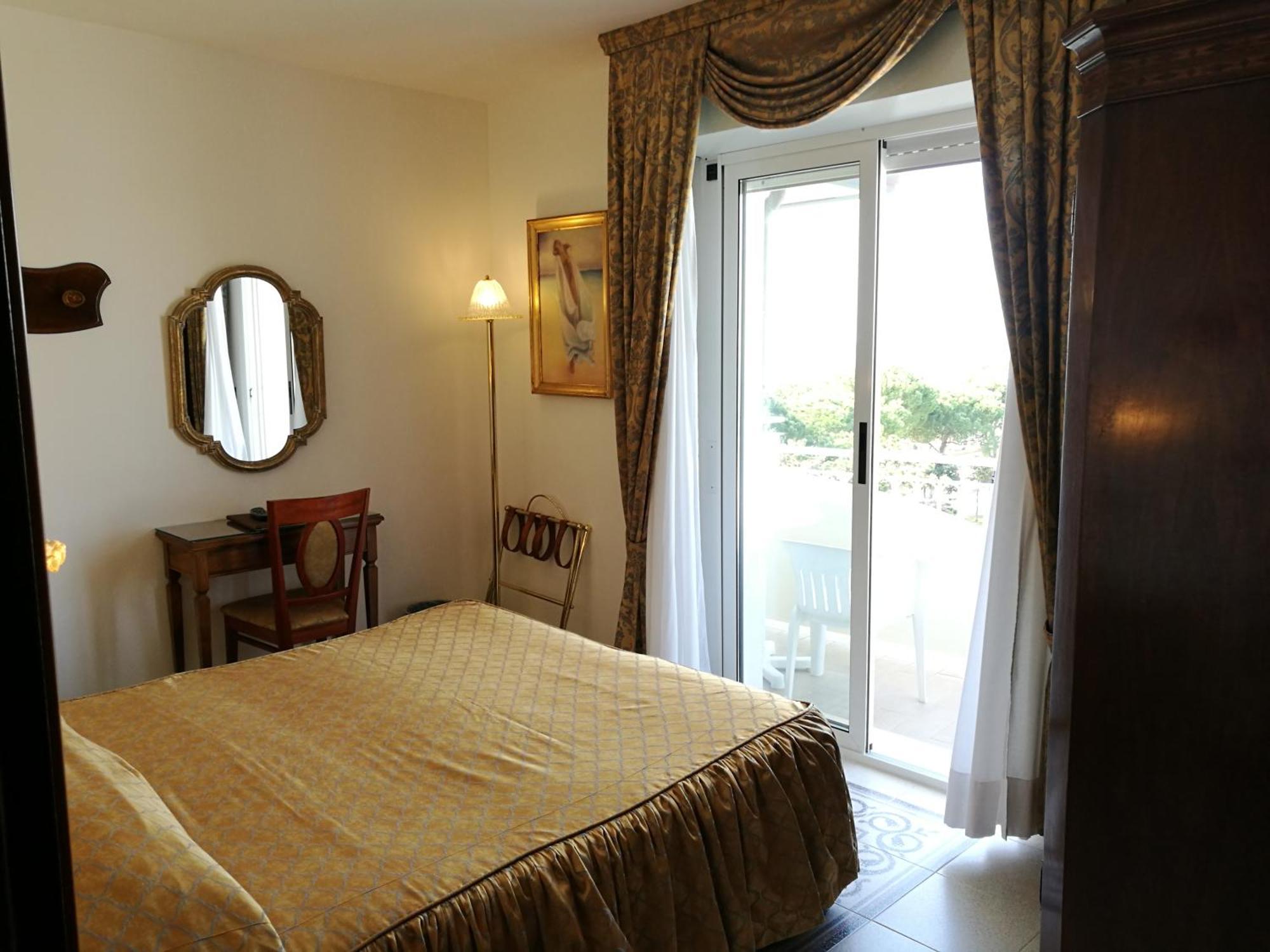Hotel Miramare Линьяно-Саббьядоро Экстерьер фото